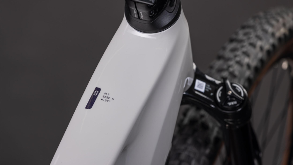 CUBE STEREO HYBRID ONE22